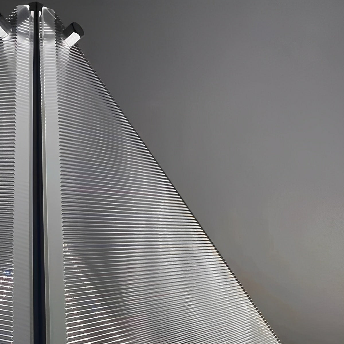 Moderne Piramide LED Tafellamp – Dimbaar, Minimalistisch Design
