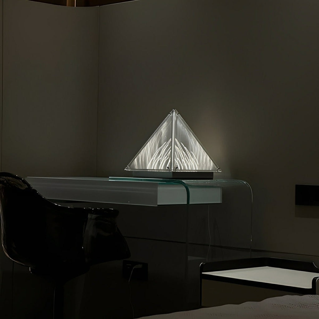 Moderne Piramide LED Tafellamp – Dimbaar, Minimalistisch Design