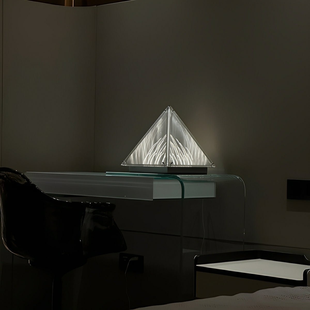 Moderne Piramide LED Tafellamp – Dimbaar, Minimalistisch Design
