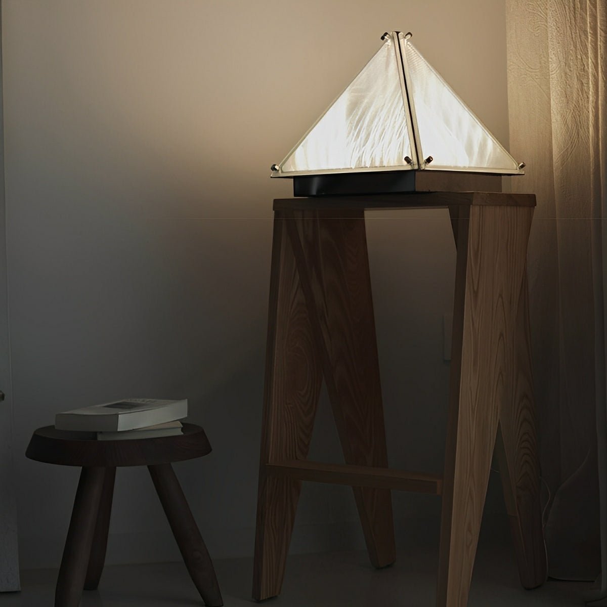 Moderne Piramide LED Tafellamp – Dimbaar, Minimalistisch Design