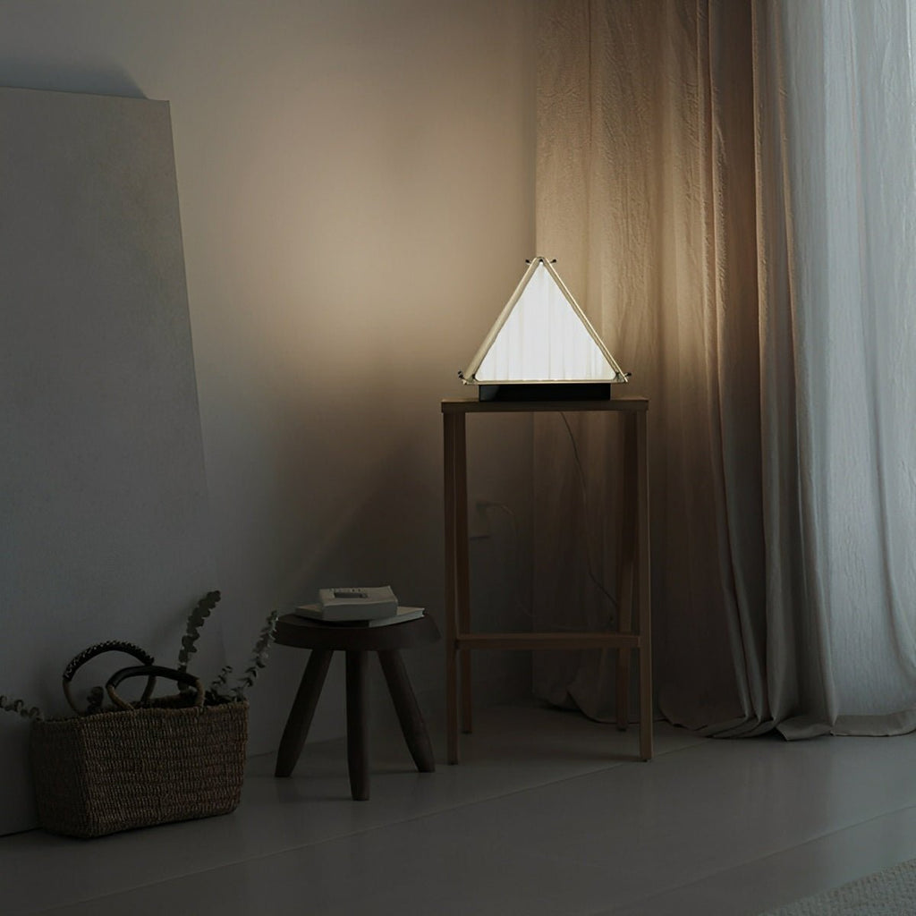 Moderne Piramide LED Tafellamp – Dimbaar, Minimalistisch Design