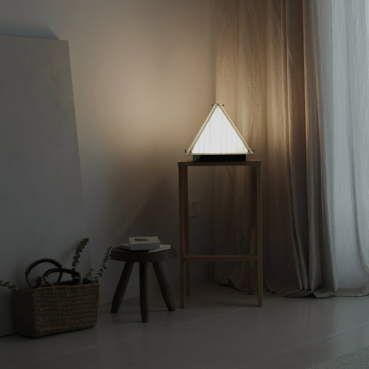 Moderne Piramide LED Tafellamp – Dimbaar, Minimalistisch Design